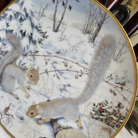 The Woodland Year "Squirreling For Nuts" Collector's Plate by Peter Barrett - Picture 4 of 12